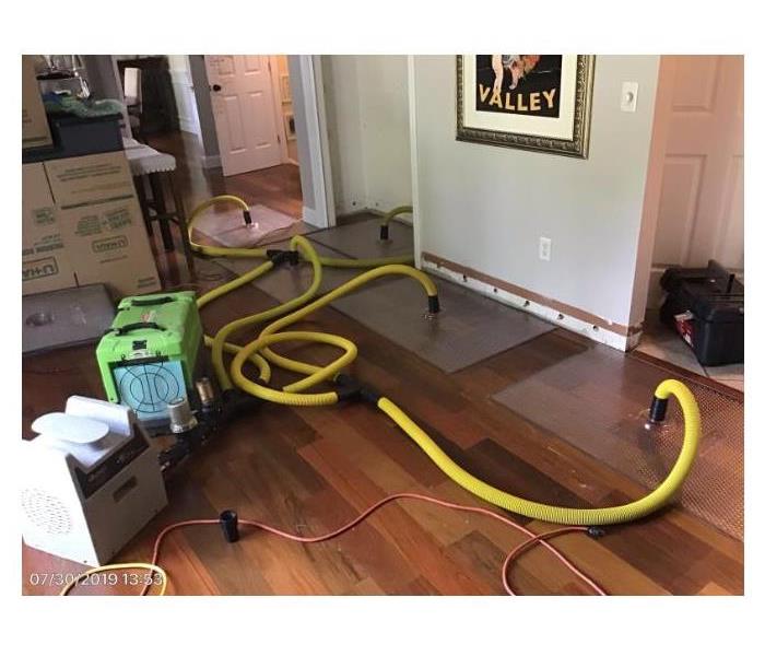 Floor suction to retain water